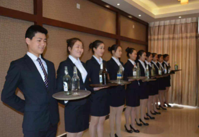 餐飲管理 青春飯背后的職業現實與未來路徑